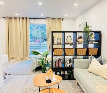 Pickering House | Cozy private backyard garden studio