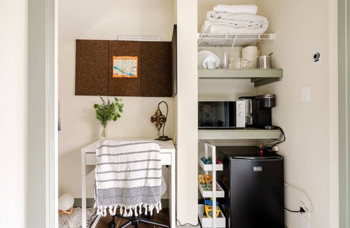 Fremont House | Cozy Private Studio Bed+Bath in Fremont, Seattle