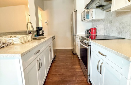 Sunnyside House | Cozy Room Bow River: Shared Amenities House