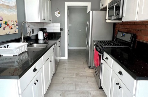 Southwest Anaheim House | 🌷Cozy single family house 5b 2ba. Near Disney and Knott's Berry Farm 🌷