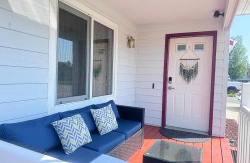 Fairbanks House | Cozy Stay Retreat