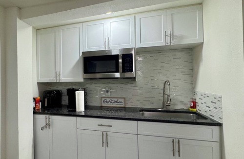 Greenacres Apartment | Cozy Studio Apartment in WPB, very close to the airport