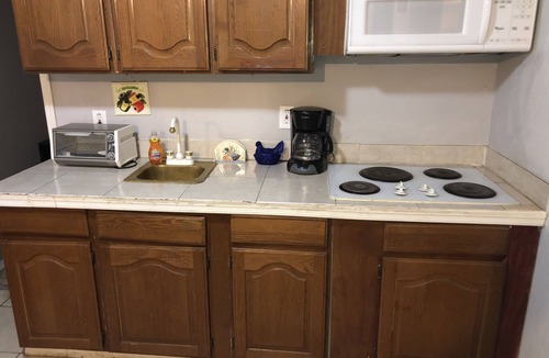Garfield Apartment | Cozy Studio University Area walking distance to convention center.
