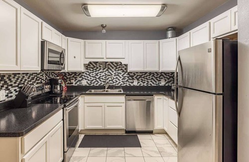 Spenard House | Cozy Townhouse Close To Airport - 3 Bedroom