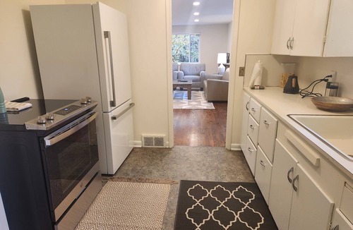 Seattle Metro Area House | Cozy urban retreat overlooking Lake Washington!
