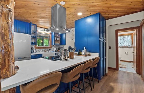 Paradise Estates Cabin | Creekside Cabin @ Mt. Rainier with Hot Tub and Game Room