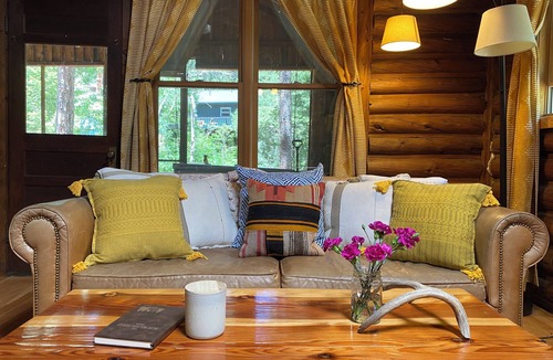 Lyons Cabin | Creekside cabin
