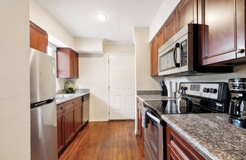 Treme House | Cute 2bed 1.5ba Townhouse 10min walk to French Q with free gated parking