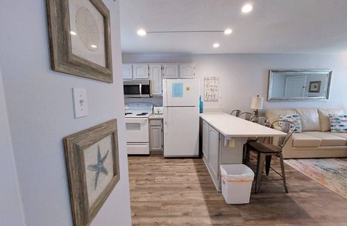 Gulf Shores Condo | Cute, beach side condo! Sunrise Village 117 | Easy Beach Access | Updated Interior | Pool