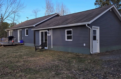 Nipissing Cottage | Cute Creekside Cottage with direct access to Lake Nipissing