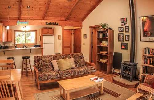 Ohia Estates Cottage | Cute, spacious rainforest cottage close to HVNP
