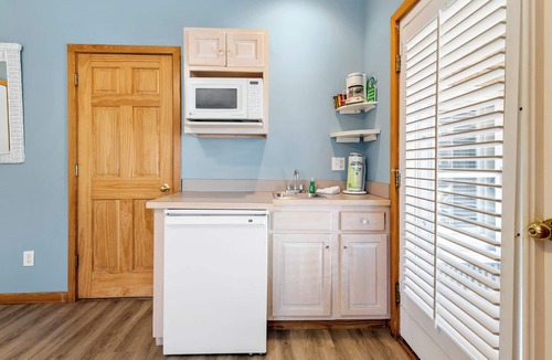Ocracoke Villa | CV1B: Shell Castle B - king bed and whirlpool tub!