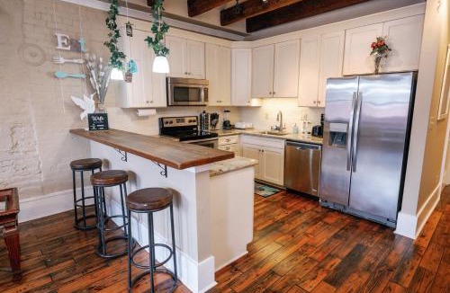 French Quarter Apartment | Decatur Sugar Mill Blues