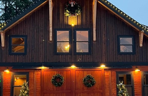Monroe Cabin | Delightful 6-bedroom lodge in Monroe perfect for group getaways