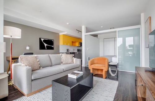 Wilburton Apartment | Deluxe Bellevue 1BR w/BBQ, Gym, W/D, nr Spring District, by Blueground