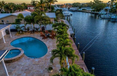 Palm Beach Gardens Villa | Deluxe Jupiter Inlet Access Waterfront Pool Home!