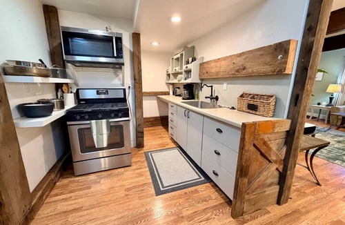 Taku - Campbell House | Denali Heath - A Cozy Riverside Retreat