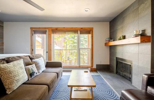 Historic District Apartment | Der Steiermark Unit 108 - Cozy King Studio Off Main St & Peak 9 Base w AC, Balcony, Shared Hot Tub & Free Parking - No Fireplace