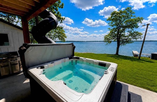 Dent Cabin | Designer Lake Cabin- PickleBall, HotTub, Slide, EV Charging, Ice Baths, Biking