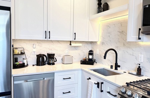 Old Ballard House | Designer Scandi Ballard Retreat | FREE Parking+AC