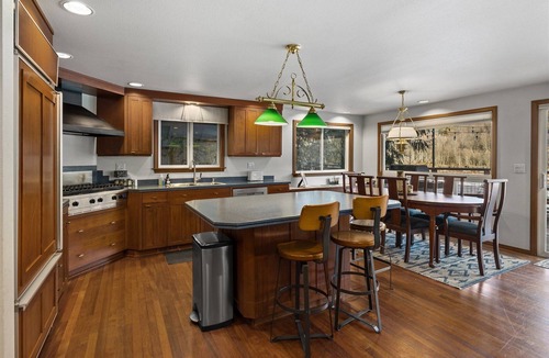 Skykomish Cabin | Diamond on the Sky: Riverfront mountain lodge w/views, AC & WiFi