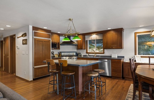 Skykomish Cabin | Diamond on the Sky: Riverfront mountain lodge w/views, AC & WiFi