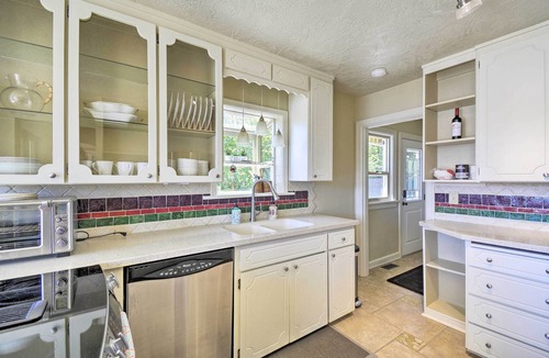 Bremerton House | Direct Beach Access: Getaway on Port Orchard!