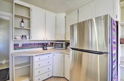 Bremerton House | Direct Beach Access: Getaway on Port Orchard!