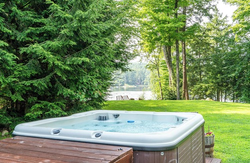 Fort Ann House | Dockside Manor-Family & Pet friendly- Private Dock, Gameroom, Firepit & Hot Tub