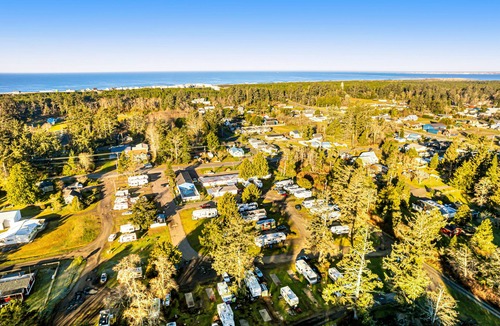 Westport House | Dog-friendly corner room with a kitchenette, fast WiFi, & fish cleaning station
