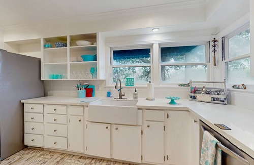 Port Bolivar House | Dog-Friendly home with spacious living and dining room, close to the beach