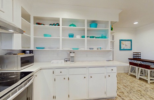Port Bolivar House | Dog-Friendly home with spacious living and dining room, close to the beach