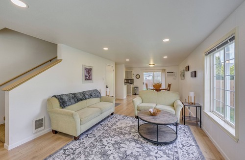 Arlington House | Dog-Friendly Townhome Near Stillaguamish River!