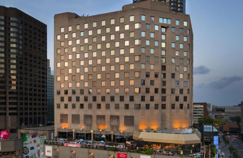 Quartier des Spectacles Hotel | DoubleTree By Hilton Montreal