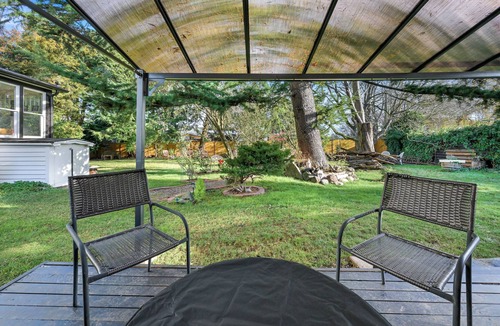 Blaine Cottage | DOWNTOWN BLAINE Charming Studio Cottage/1/3rd Acre/1 Block to Water