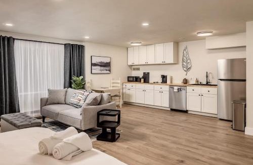 Downtown Anchorage Apartment | Downtown city studio - King bed