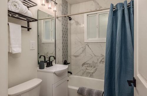 Downtown Anchorage Apartment | Downtown city studio - King bed