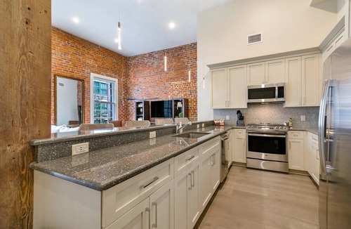 Central Business District Condo | 🛎DOWNTOWN Condo You've Been LOOKING For! Glam+Historic Charmer+Private Balcony= Everything!