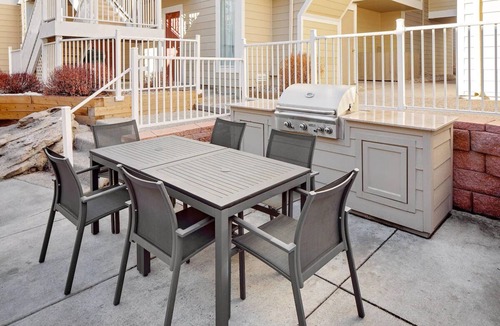 Highland House | Downtown Haven w/Kitchen and Complimentary Breakfast | Outdoor Pool Access
