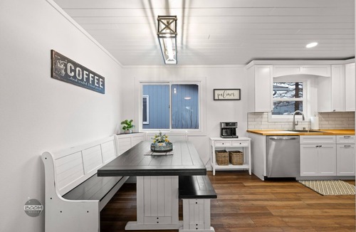 Palmer House | Downtown Home & Studio Apt! Walk to Shops & Cafes!