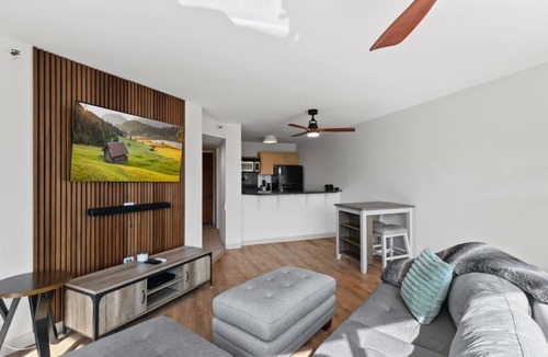 Downtown Honolulu Apartment | Downtown Honolulu AC, W/D, Free Parking, Kitchen