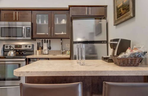 Jackson Hotel | Downtown Jackson - 1 Bedroom Miller Park Suite