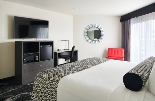 Riverside Hotel | Downtown Spokane Escape | Near Riverfront Park & Spokane Arena | Outdoor Pool