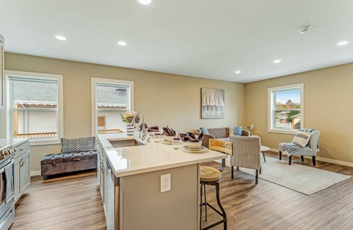 Poulsbo Condo | Downtown, Waterfront Condo with High-Speed WiFi, Bay Views, and Washer/Dryer!