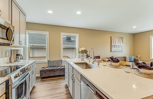 Poulsbo Condo | Downtown, Waterfront Condo with High-Speed WiFi, Bay Views, and Washer/Dryer!