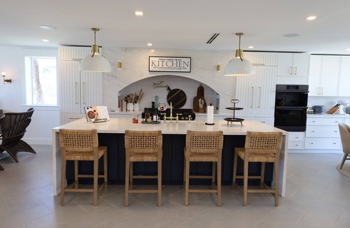 Palm Island House | "Dreamy Beachfront Getaway - Your Coastal Sanctuary Awaits!"