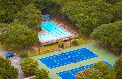 Sea Acres House | Duck Condo 5 min walk to beach with community pool