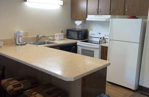 Wapato Point Apartment | E2 Ground Level Poolside with Two Patios