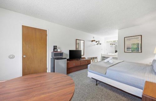 Manitou Springs Hotel | Eagle Motel Suite 226