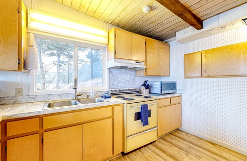 Diamond Point House | Eagle's Oceanview - Oceanfront home near public boat launch with beautiful views